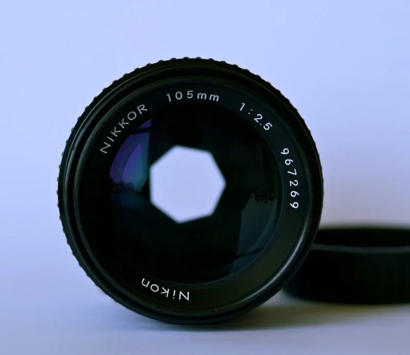 前圈刻字：NIKKOR 105mm 1:2.5，编号 967269